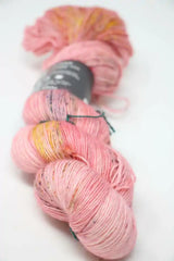 Tosh Merino Light - Multicolor and speckled yarns